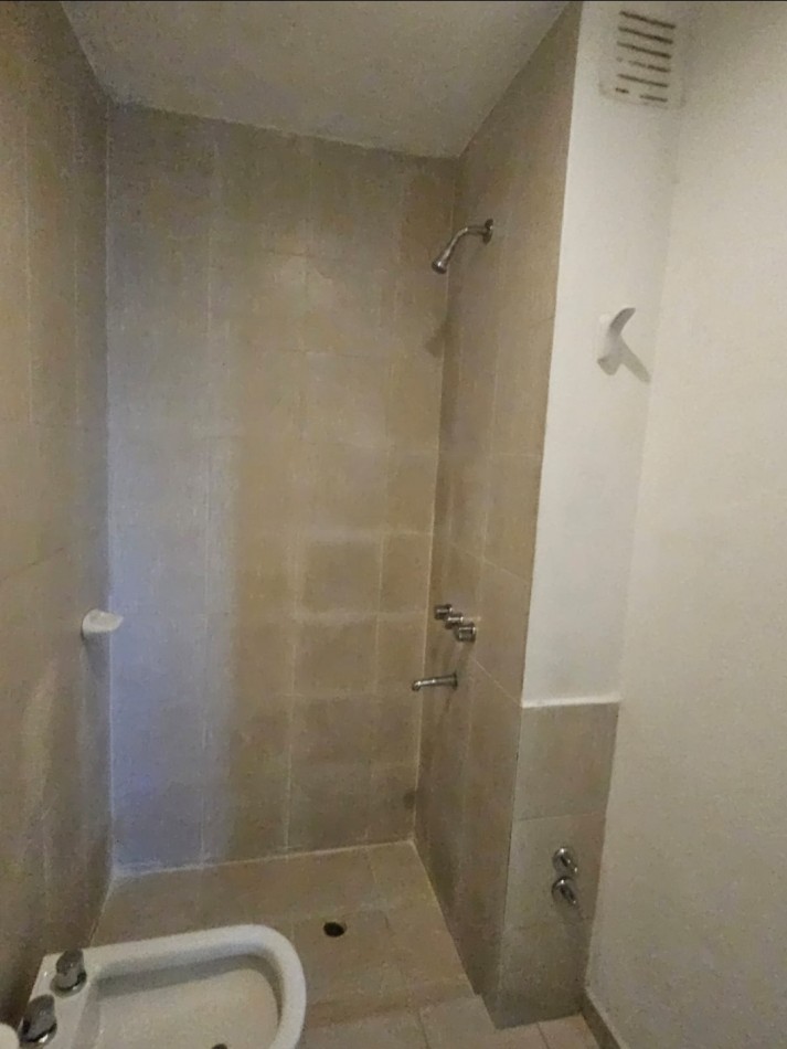 ALQUILO DEPARTAMENTO EN AV COLON 